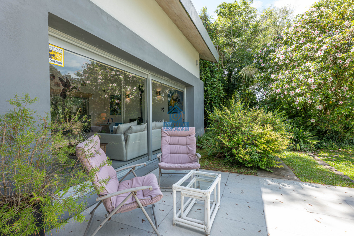 Casa ID.1030 - Casa en Alquiler Anual - 5 Dormitorios en Suite - Barrio Golf - Punta del Este