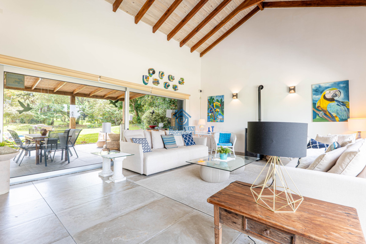 Casa ID.1030 - Casa en Alquiler Anual - 5 Dormitorios en Suite - Barrio Golf - Punta del Este