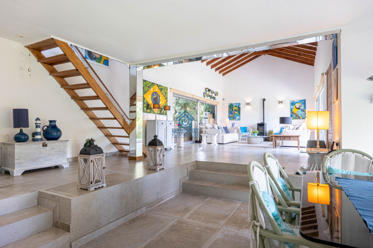 Casa ID.1030 - Casa en Alquiler Anual - 5 Dormitorios en Suite - Barrio Golf - Punta del Este