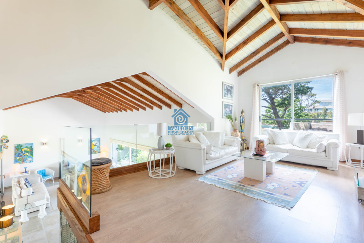 Casa ID.1030 - Casa en Alquiler Anual - 5 Dormitorios en Suite - Barrio Golf - Punta del Este