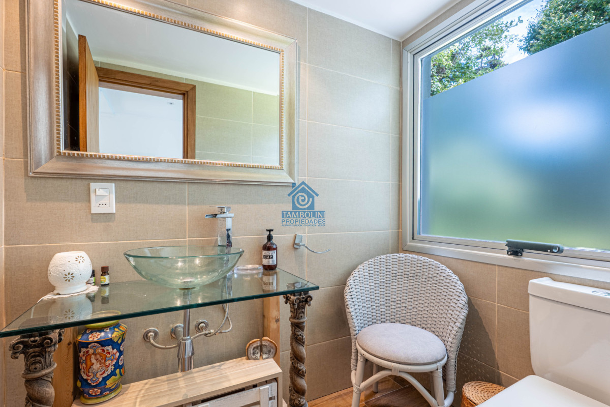 Casa ID.1030 - Casa en Alquiler Anual - 5 Dormitorios en Suite - Barrio Golf - Punta del Este