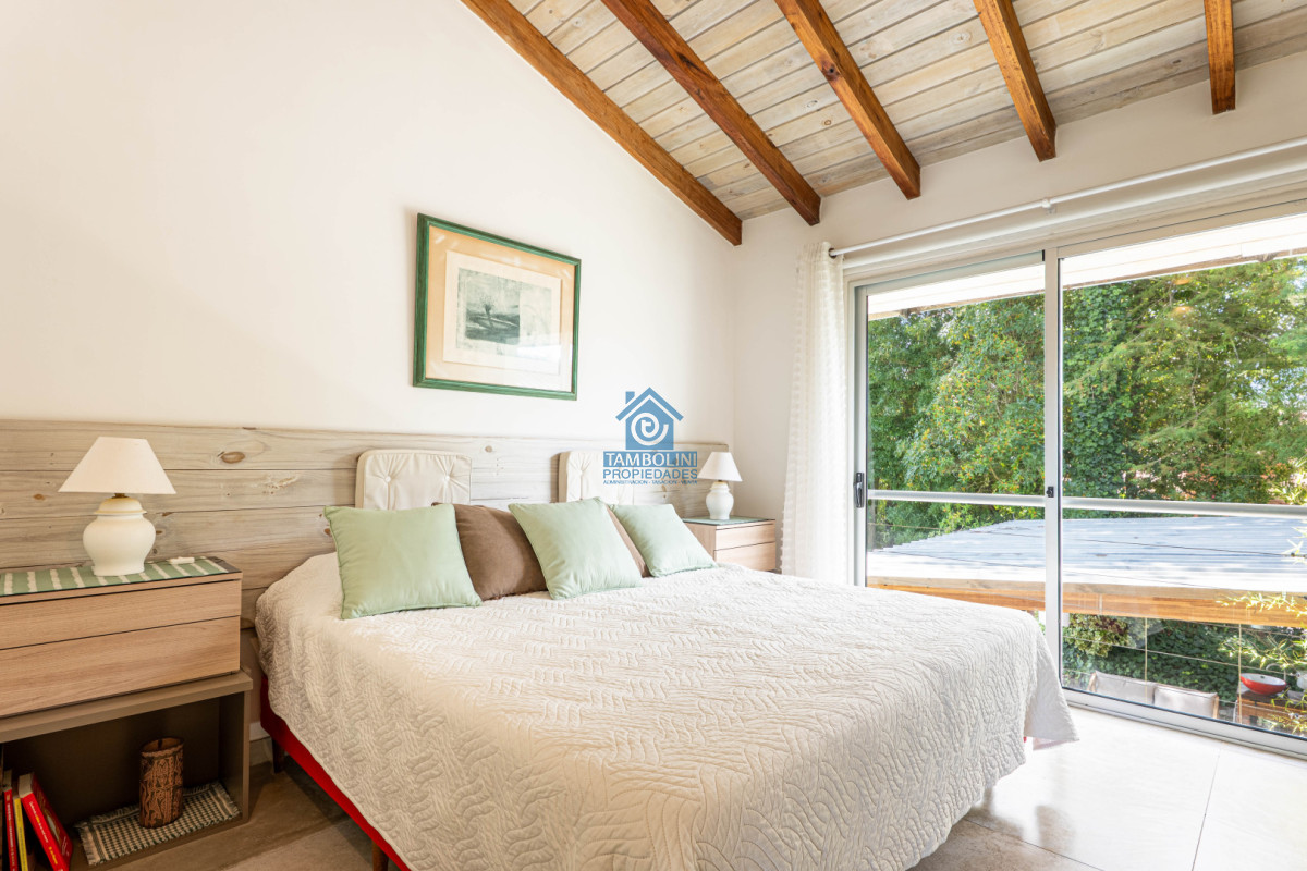 Casa ID.1030 - Casa en Alquiler Anual - 5 Dormitorios en Suite - Barrio Golf - Punta del Este