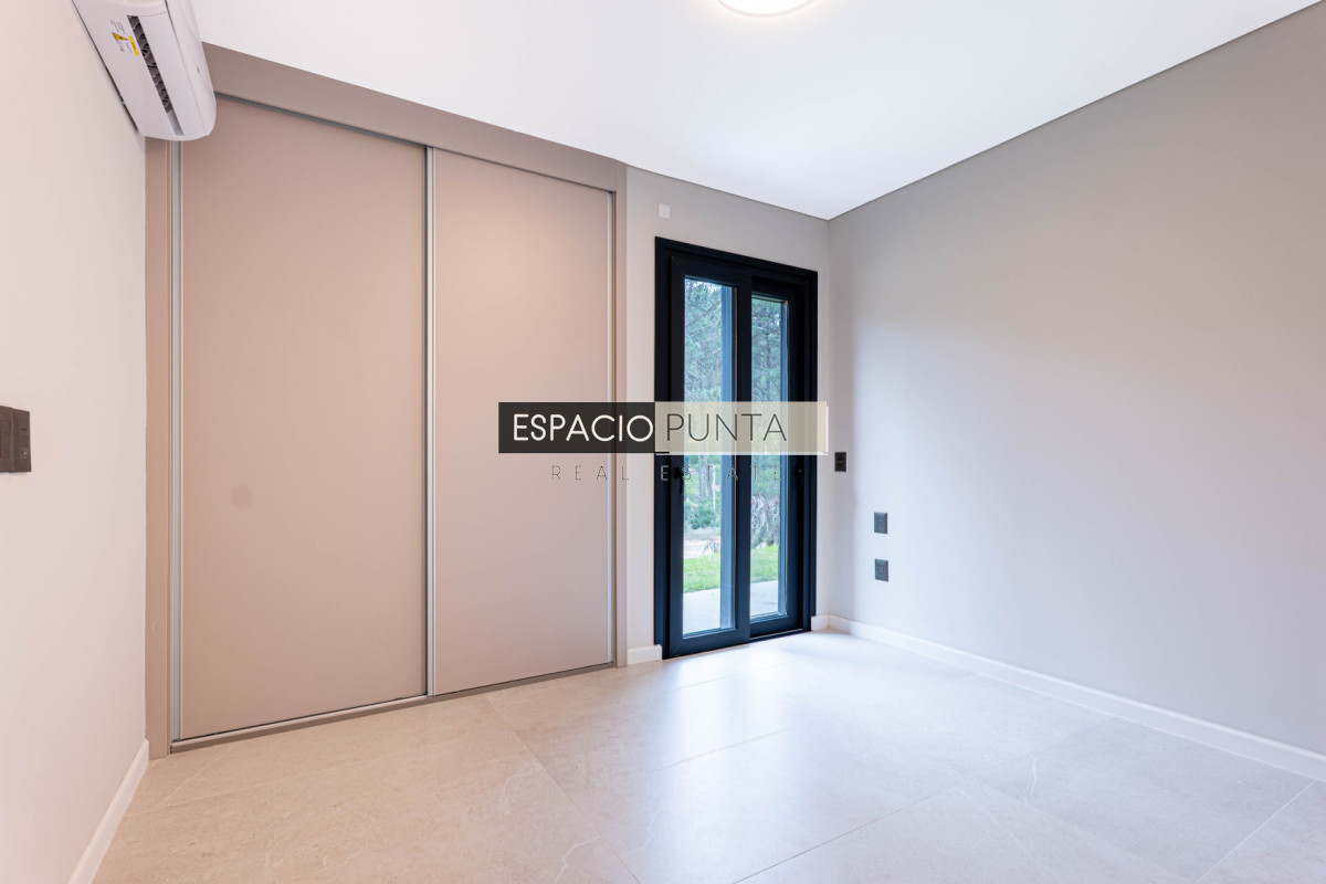 Casa ID.4642 - Casa a estrenar en venta,  3 Dormitorios - Club del Lago, Punta ballena - Punta del Este 