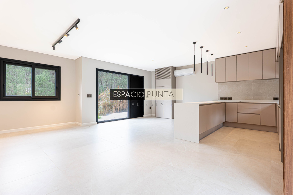 Casa ID.4642 - Casa a estrenar en venta,  3 Dormitorios - Club del Lago, Punta ballena - Punta del Este 