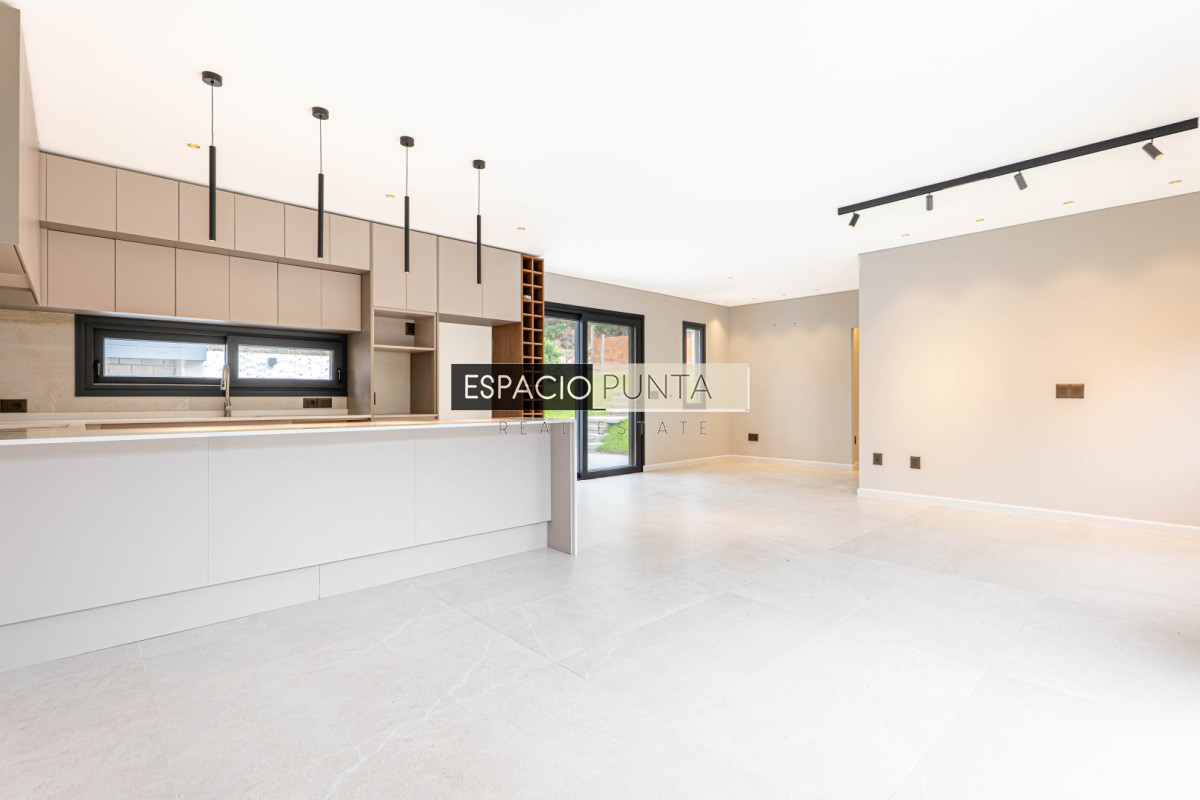 Casa ID.4642 - Casa a estrenar en venta,  3 Dormitorios - Club del Lago, Punta ballena - Punta del Este 
