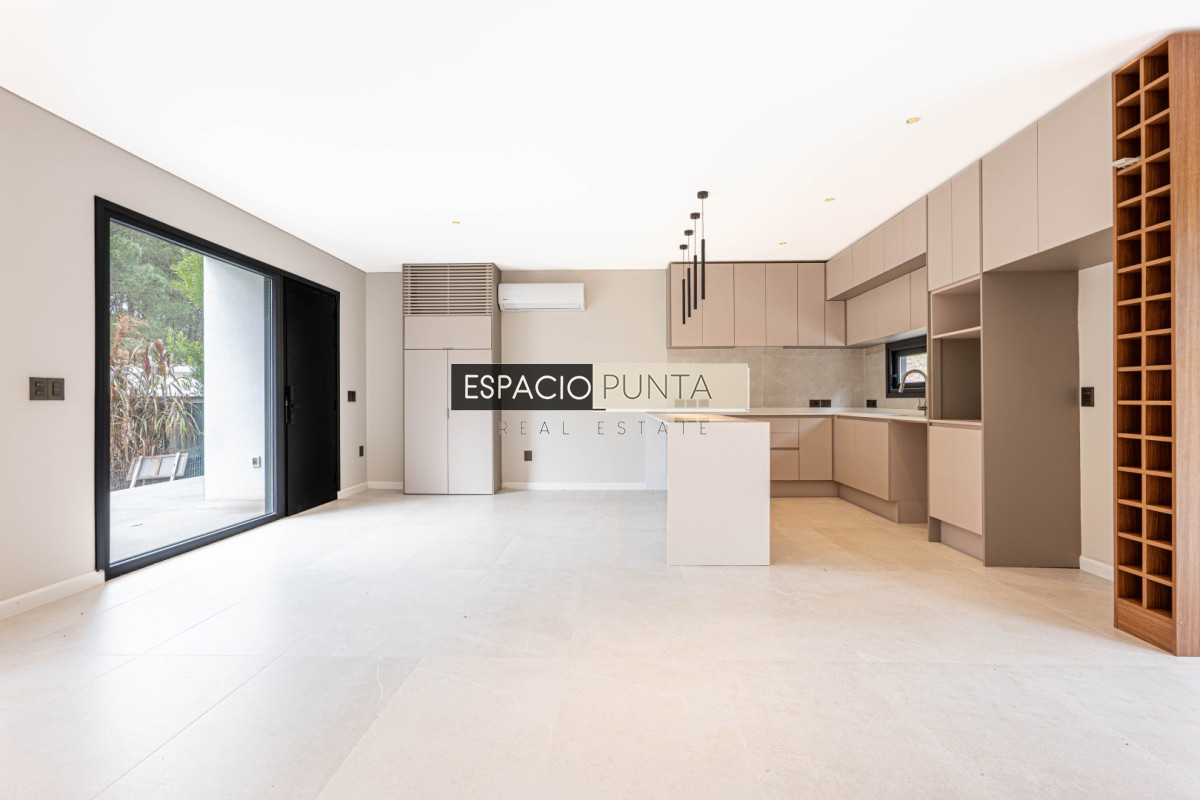 Casa ID.4642 - Casa a estrenar en venta,  3 Dormitorios - Club del Lago, Punta ballena - Punta del Este 
