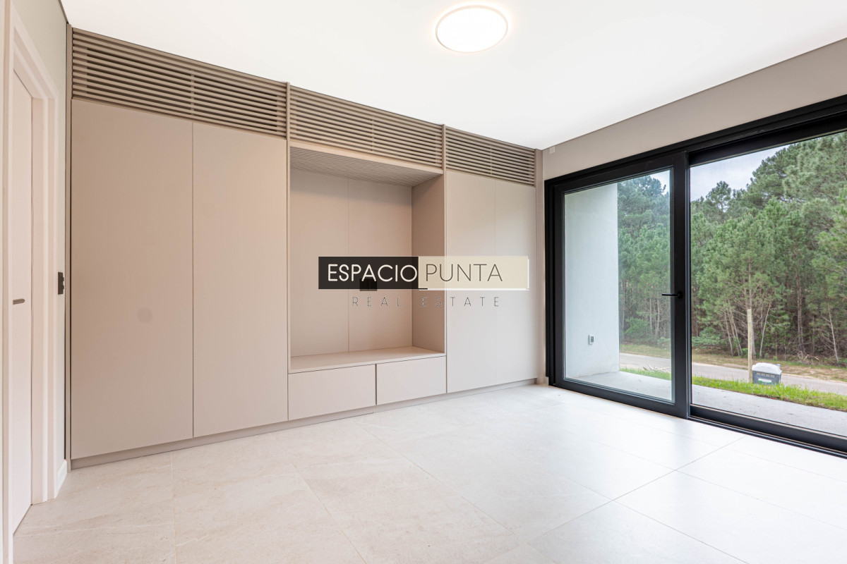 Casa ID.4642 - Casa a estrenar en venta,  3 Dormitorios - Club del Lago, Punta ballena - Punta del Este 