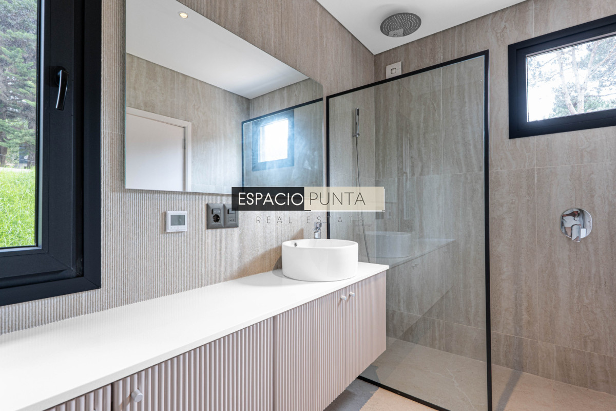 Casa ID.4642 - Casa a estrenar en venta,  3 Dormitorios - Club del Lago, Punta ballena - Punta del Este 