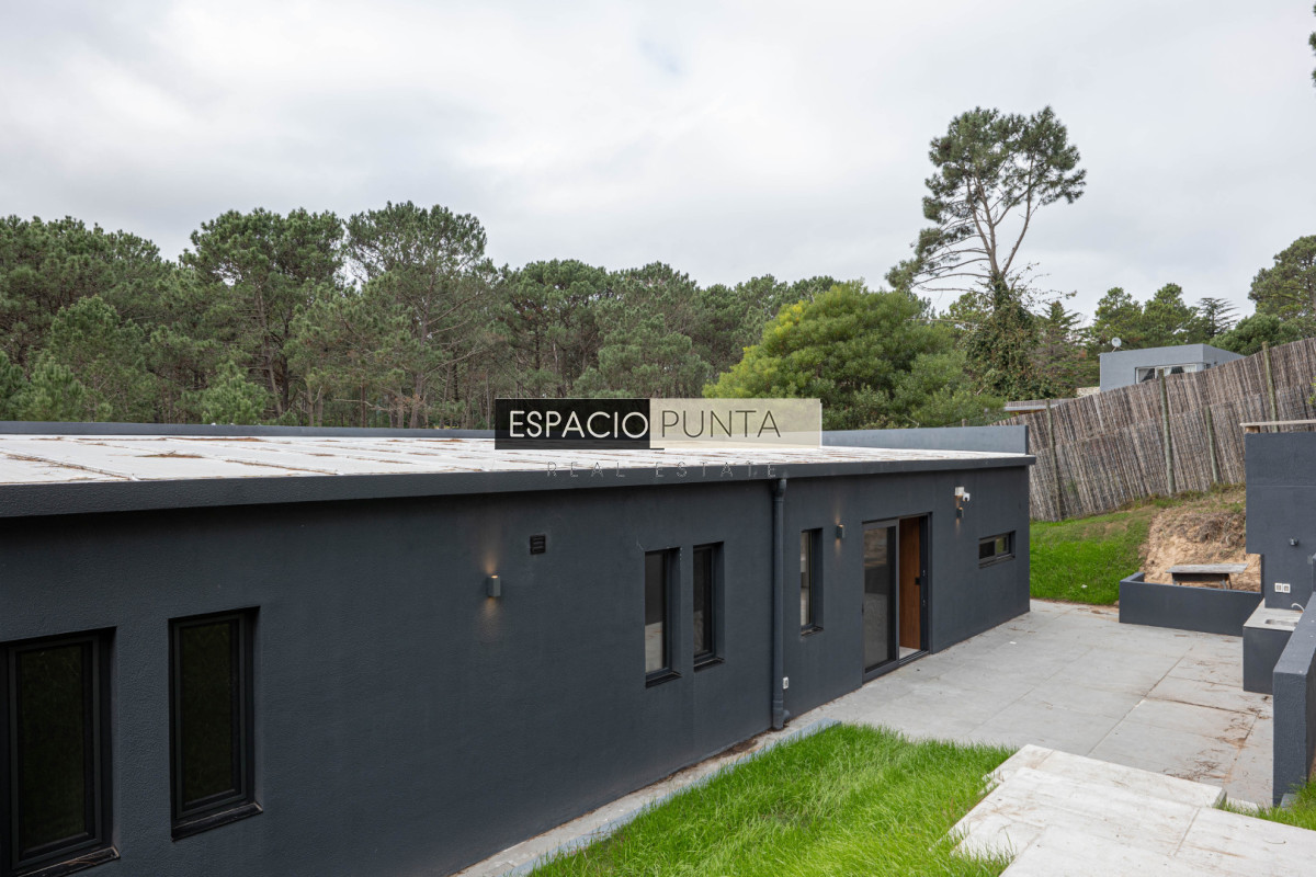Casa ID.4642 - Casa a estrenar en venta,  3 Dormitorios - Club del Lago, Punta ballena - Punta del Este 