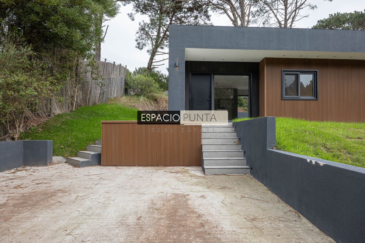Casa ID.4642 - Casa a estrenar en venta,  3 Dormitorios - Club del Lago, Punta ballena - Punta del Este 