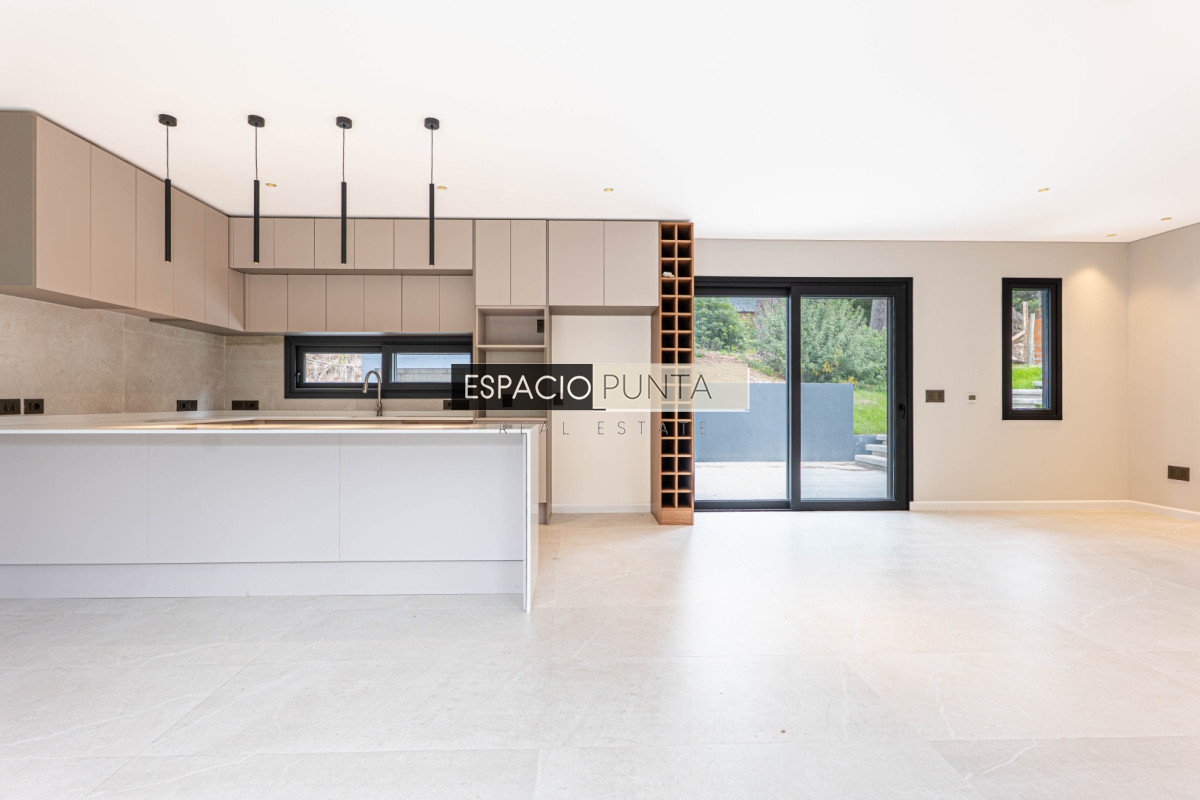 Casa ID.4642 - Casa a estrenar en venta,  3 Dormitorios - Club del Lago, Punta ballena - Punta del Este 
