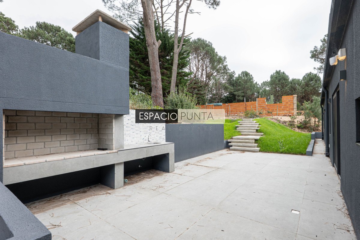 Casa ID.4642 - Casa a estrenar en venta,  3 Dormitorios - Club del Lago, Punta ballena - Punta del Este 