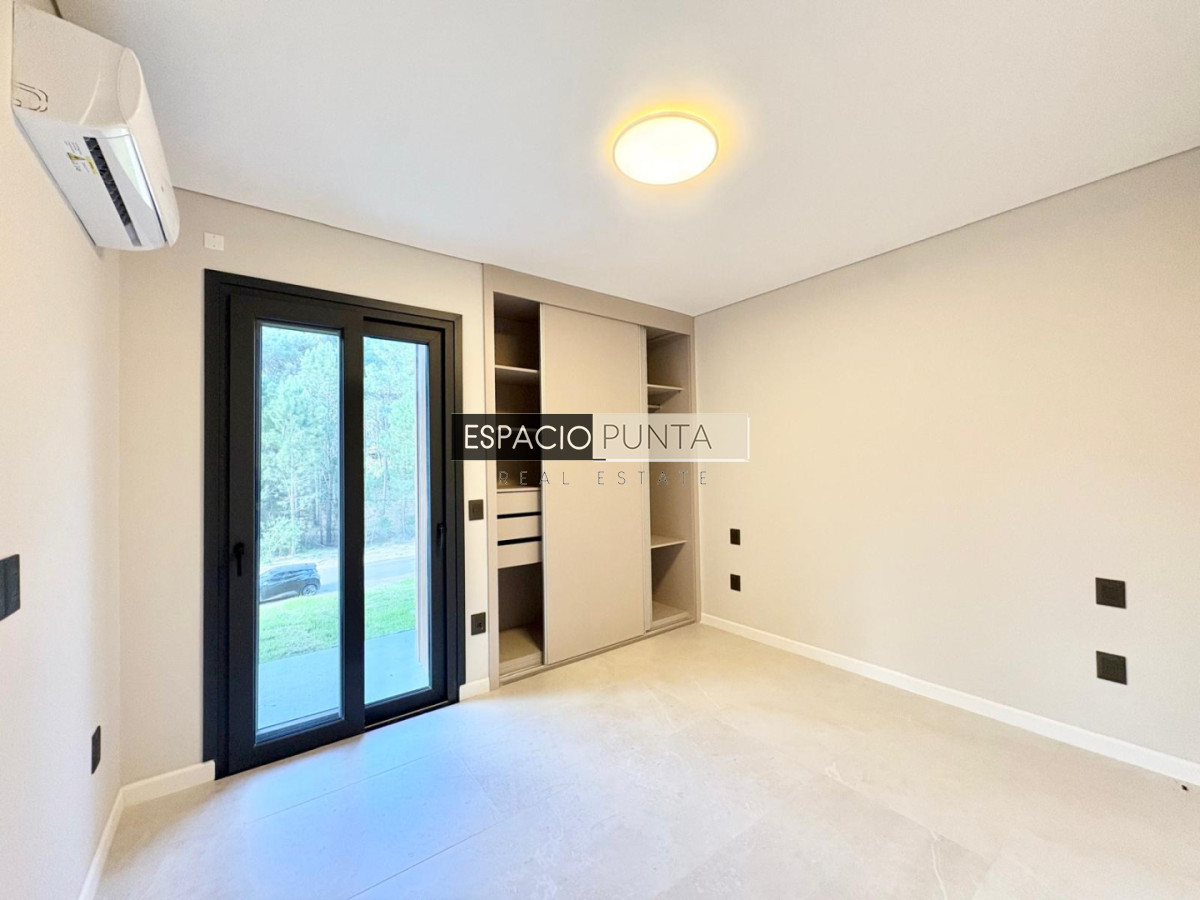 Casa ID.4642 - Casa a estrenar en venta,  3 Dormitorios - Club del Lago, Punta ballena - Punta del Este 