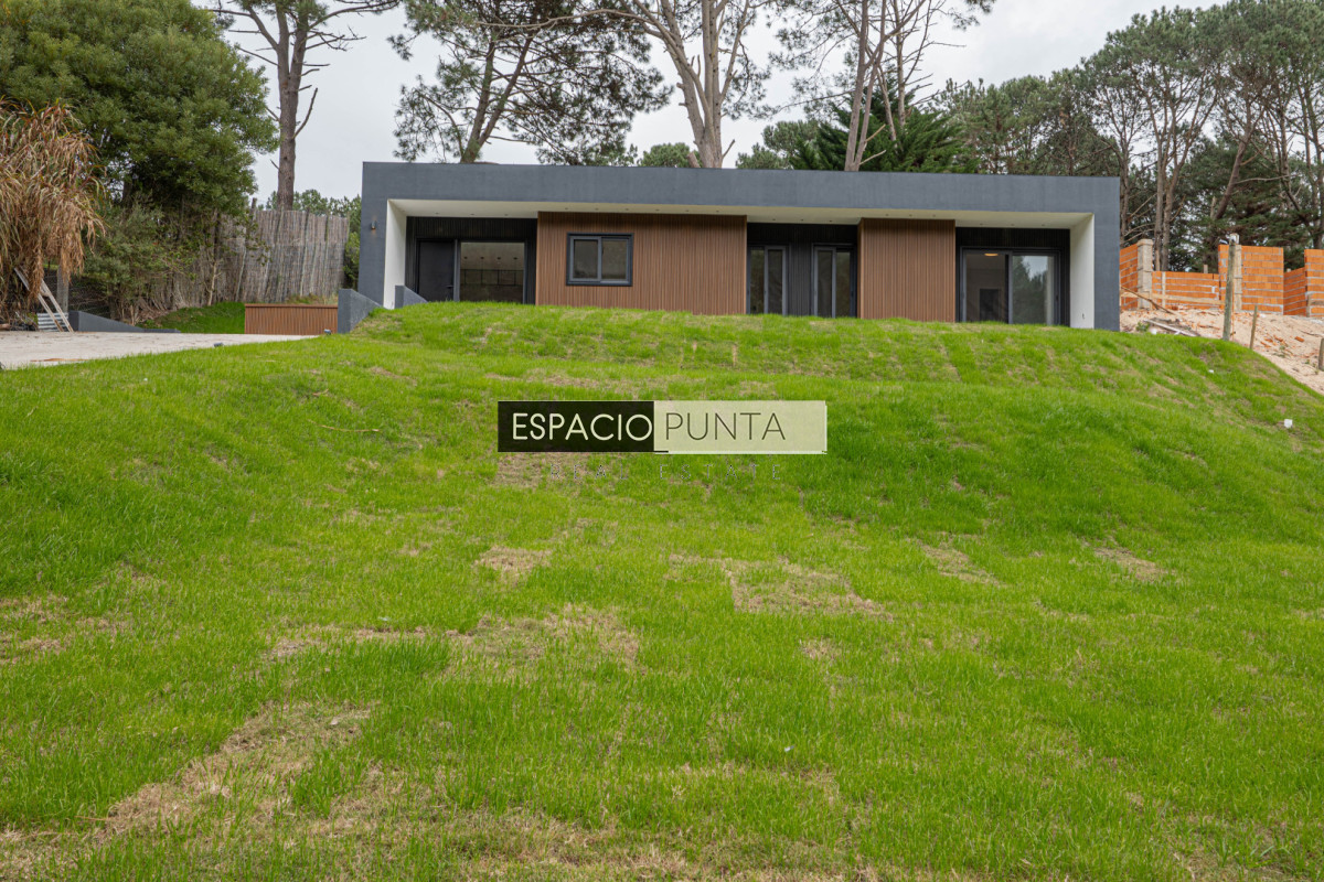 Casa ID.4642 - Casa a estrenar en venta,  3 Dormitorios - Club del Lago, Punta ballena - Punta del Este 