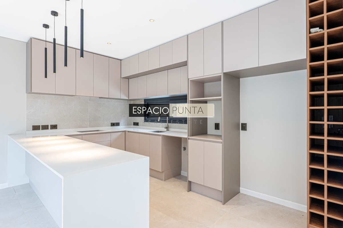 Casa ID.4642 - Casa a estrenar en venta,  3 Dormitorios - Club del Lago, Punta ballena - Punta del Este 