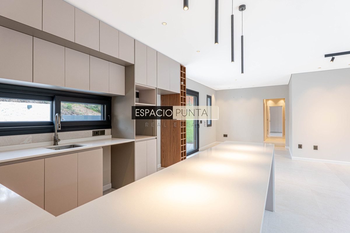 Casa ID.4642 - Casa a estrenar en venta,  3 Dormitorios - Club del Lago, Punta ballena - Punta del Este 