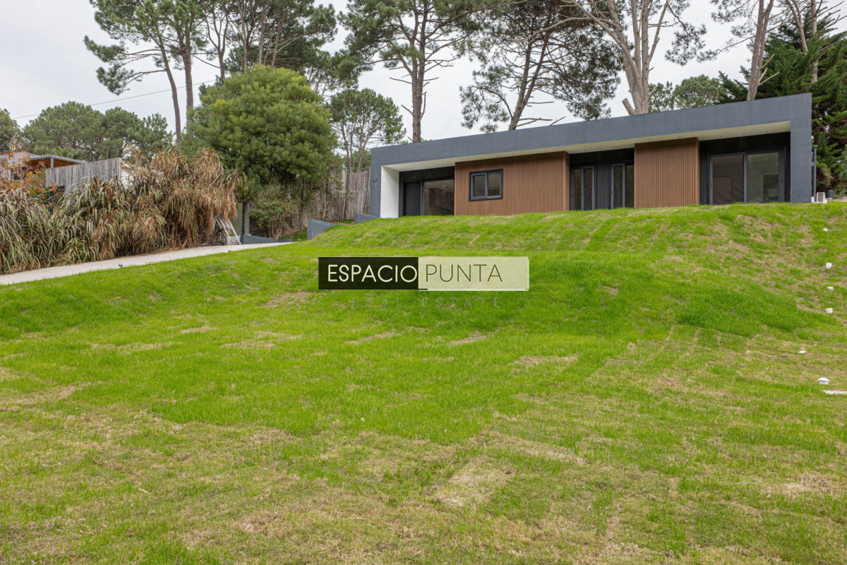 Casa ID.4642 - Casa a estrenar en venta,  3 Dormitorios - Club del Lago, Punta ballena - Punta del Este 