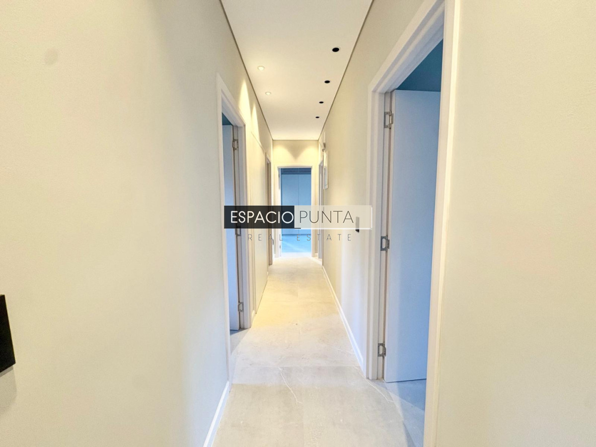 Casa ID.4642 - Casa a estrenar en venta,  3 Dormitorios - Club del Lago, Punta ballena - Punta del Este 