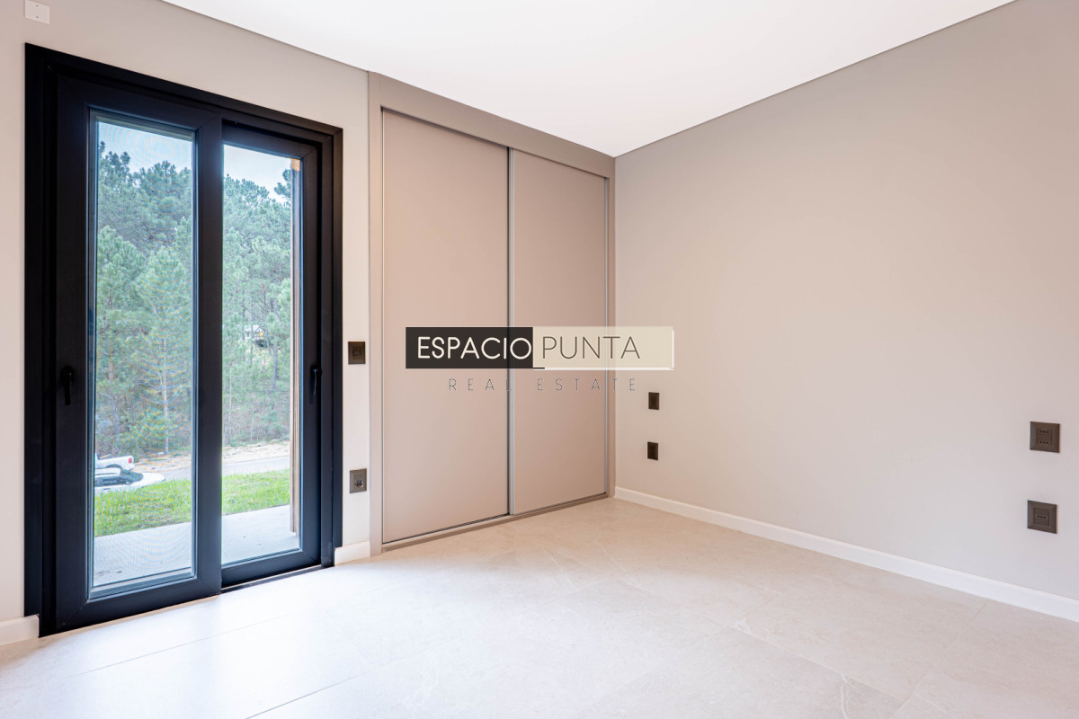 Casa ID.4642 - Casa a estrenar en venta,  3 Dormitorios - Club del Lago, Punta ballena - Punta del Este 