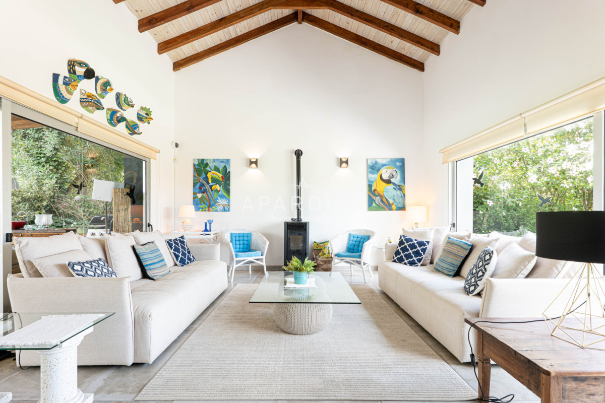 Casa ID.21099125 - Casa en Alquiler Anual - 5 Dormitorios en Suite - Barrio Golf - Punta del Este