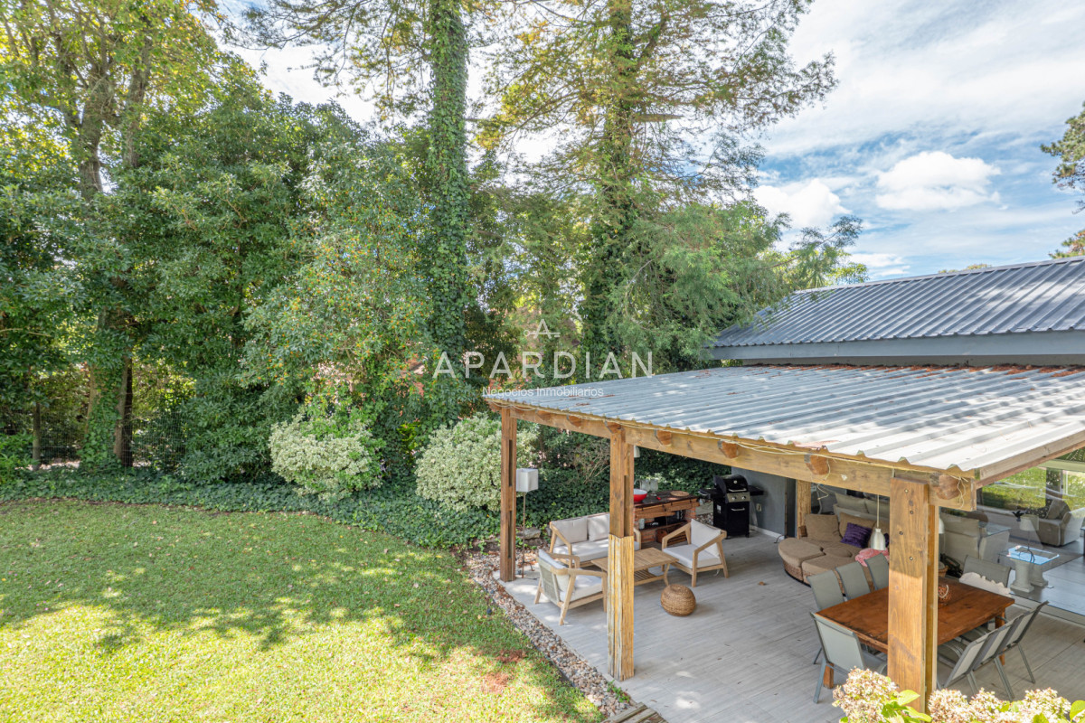 Casa ID.21099125 - Casa en Alquiler Anual - 5 Dormitorios en Suite - Barrio Golf - Punta del Este