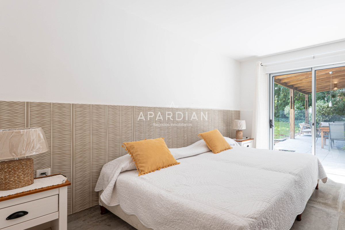 Casa ID.21099125 - Casa en Alquiler Anual - 5 Dormitorios en Suite - Barrio Golf - Punta del Este