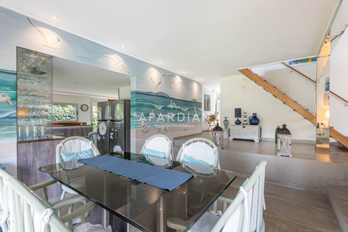 Casa ID.21099125 - Casa en Alquiler Anual - 5 Dormitorios en Suite - Barrio Golf - Punta del Este