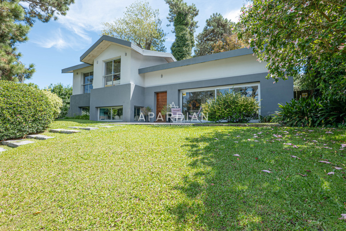 Casa ID.21099125 - Casa en Alquiler Anual - 5 Dormitorios en Suite - Barrio Golf - Punta del Este