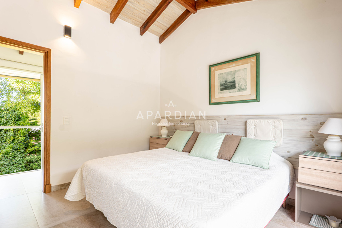 Casa ID.21099125 - Casa en Alquiler Anual - 5 Dormitorios en Suite - Barrio Golf - Punta del Este