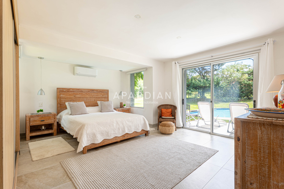 Casa ID.21099125 - Casa en Alquiler Anual - 5 Dormitorios en Suite - Barrio Golf - Punta del Este