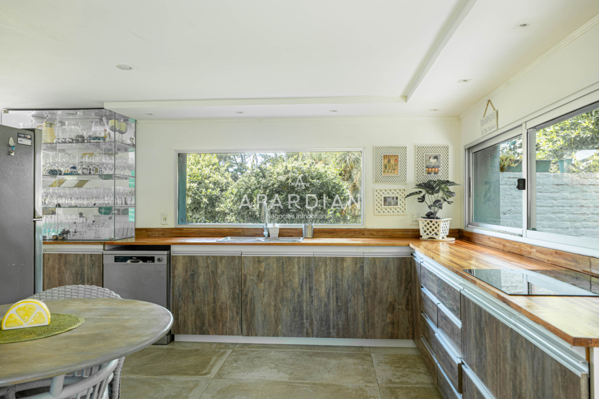 Casa ID.21099125 - Casa en Alquiler Anual - 5 Dormitorios en Suite - Barrio Golf - Punta del Este