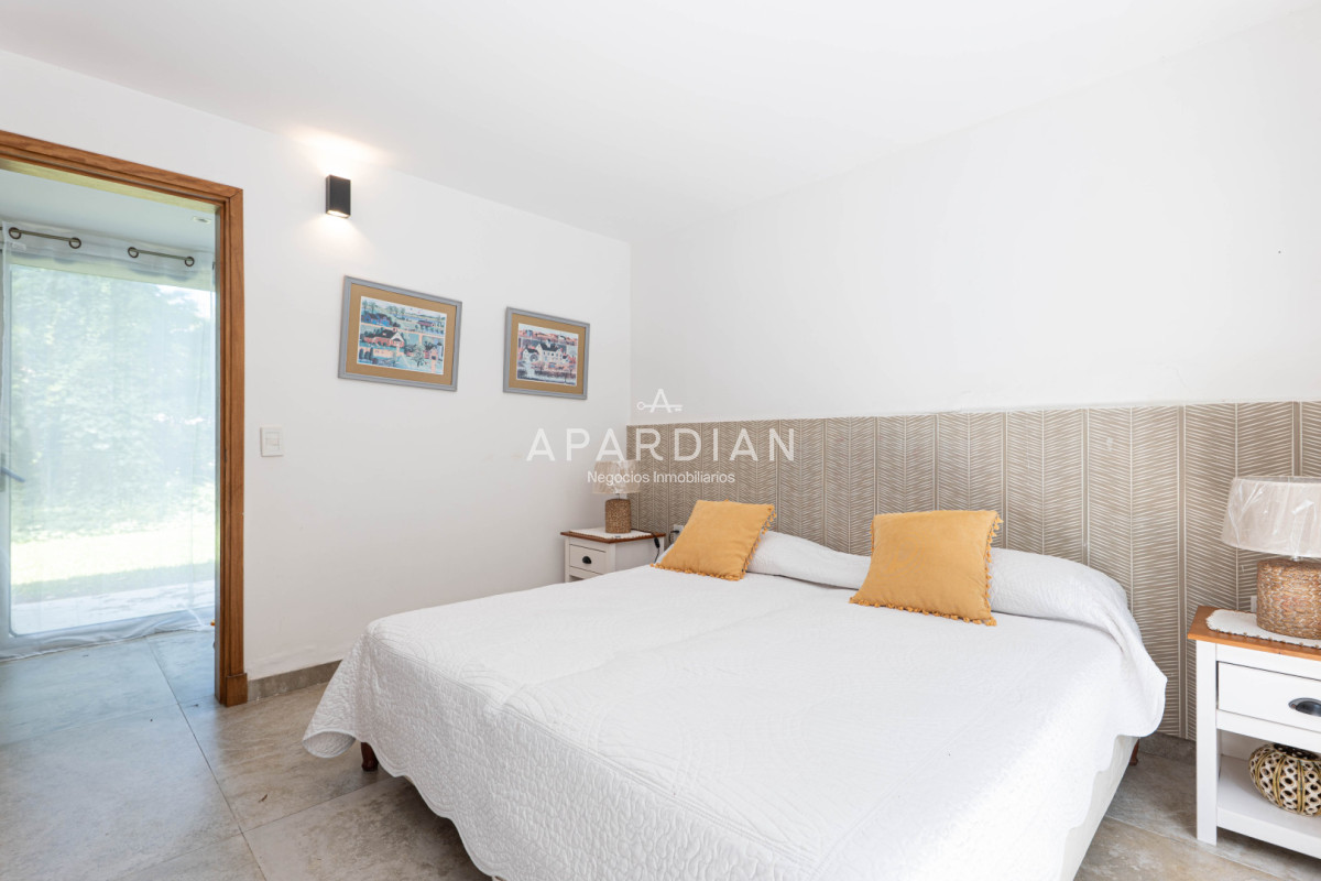 Casa ID.21099125 - Casa en Alquiler Anual - 5 Dormitorios en Suite - Barrio Golf - Punta del Este