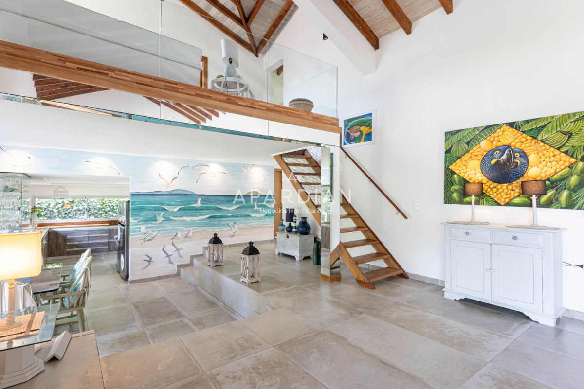 Casa ID.21099125 - Casa en Alquiler Anual - 5 Dormitorios en Suite - Barrio Golf - Punta del Este