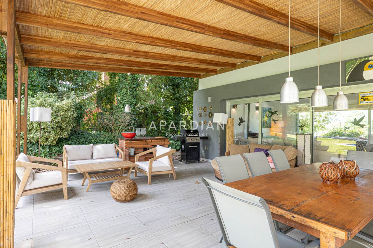 Casa ID.21099125 - Casa en Alquiler Anual - 5 Dormitorios en Suite - Barrio Golf - Punta del Este