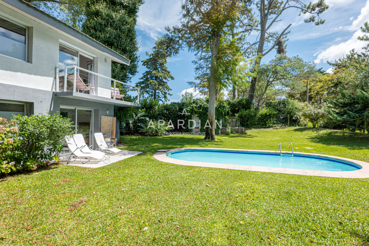 Casa ID.21099125 - Casa en Alquiler Anual - 5 Dormitorios en Suite - Barrio Golf - Punta del Este