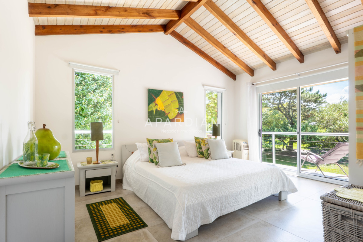 Casa ID.21099125 - Casa en Alquiler Anual - 5 Dormitorios en Suite - Barrio Golf - Punta del Este