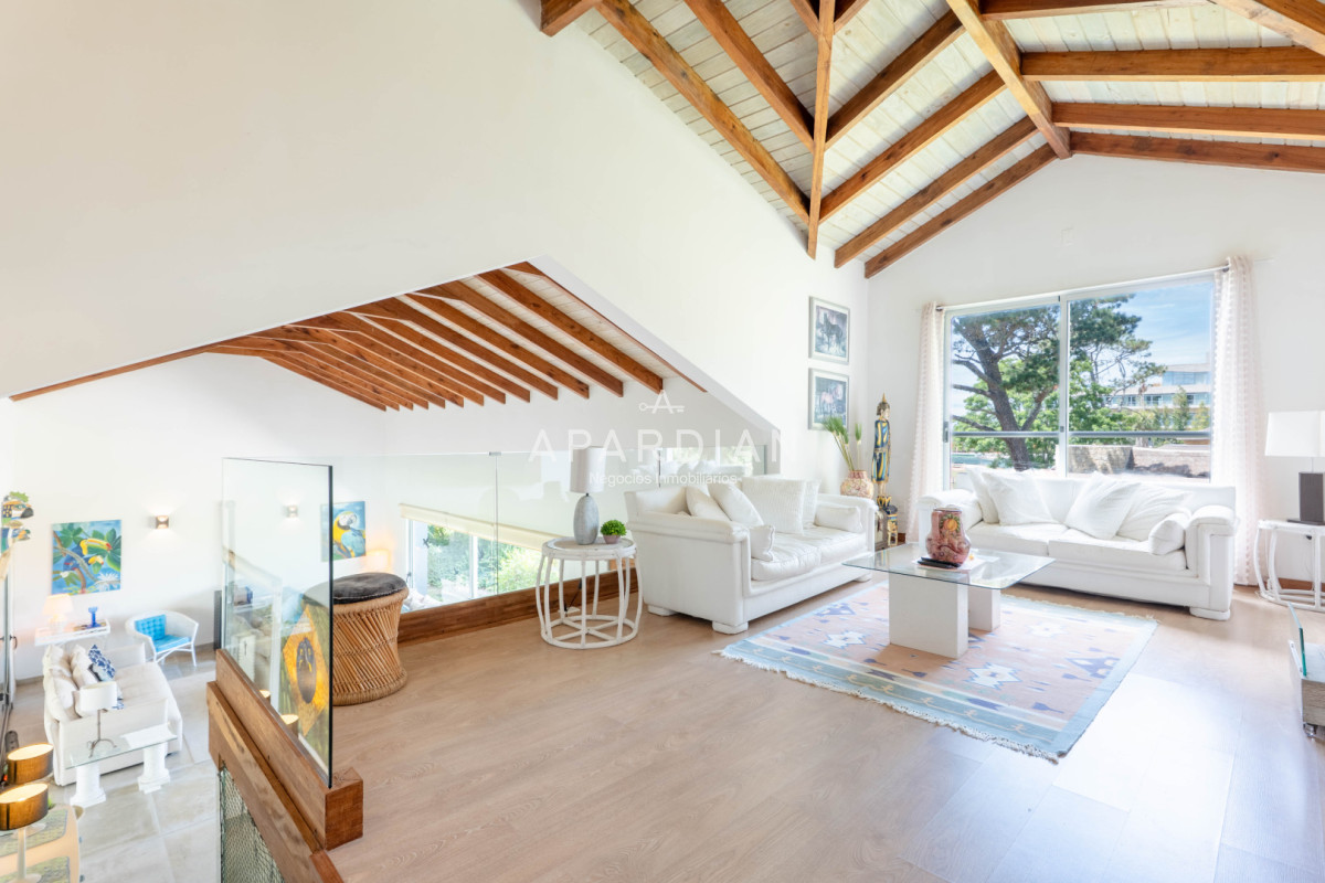 Casa ID.21099125 - Casa en Alquiler Anual - 5 Dormitorios en Suite - Barrio Golf - Punta del Este