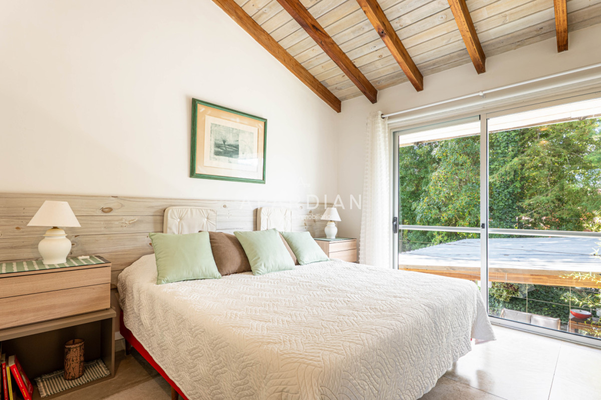 Casa ID.21099125 - Casa en Alquiler Anual - 5 Dormitorios en Suite - Barrio Golf - Punta del Este