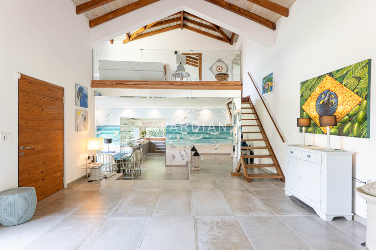 Casa ID.21099125 - Casa en Alquiler Anual - 5 Dormitorios en Suite - Barrio Golf - Punta del Este