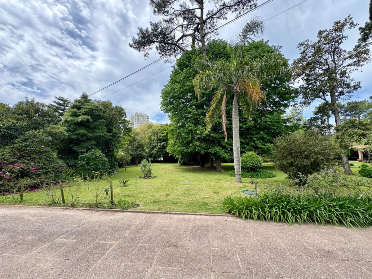 Casa ID.982 - Casa en Venta, 5 Dormitorios- Punta del Este - Playa Mansa