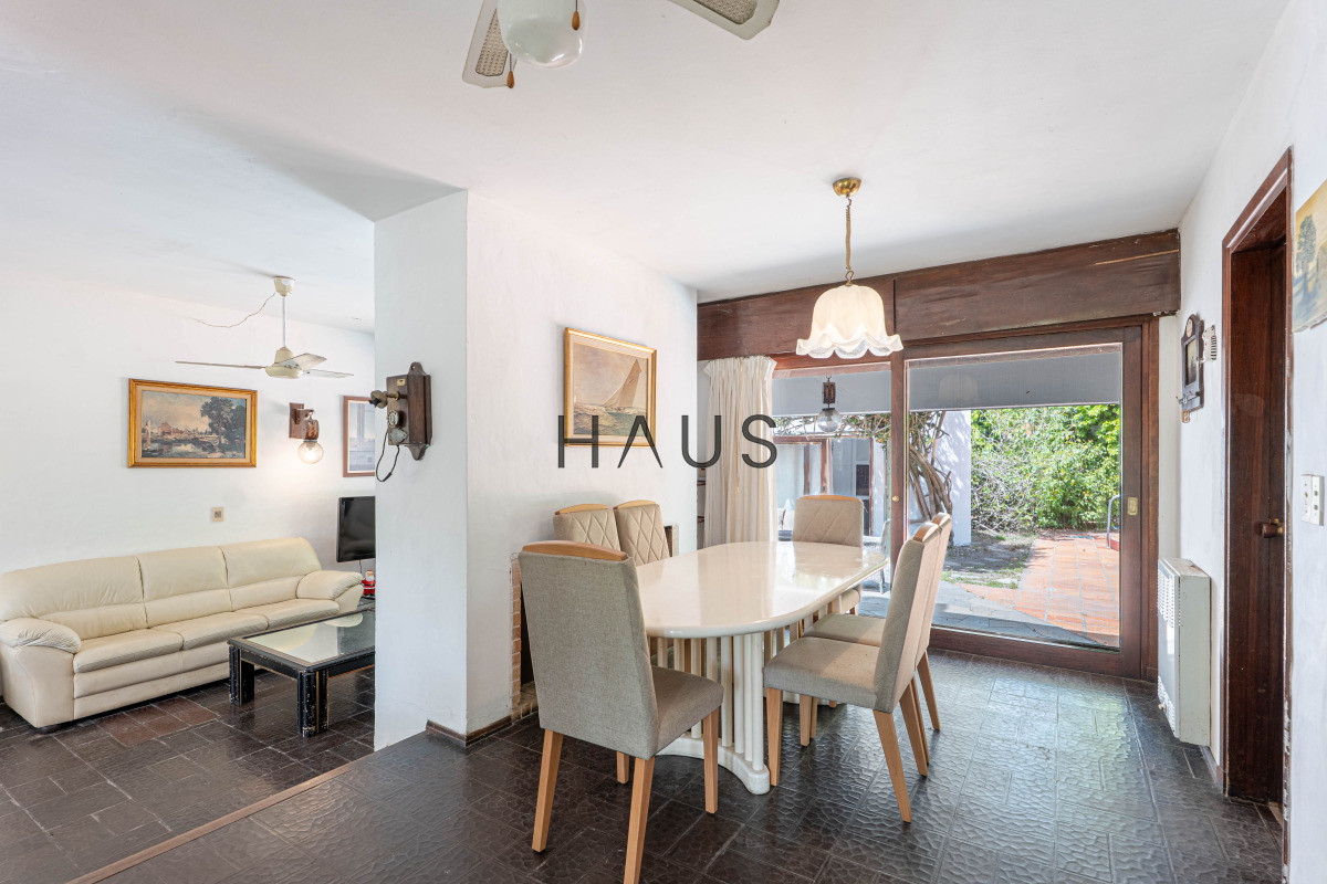 Casa ID.981 - Casa en Venta, 5 Dormitorios - Punta del Este -  Playa Mansa