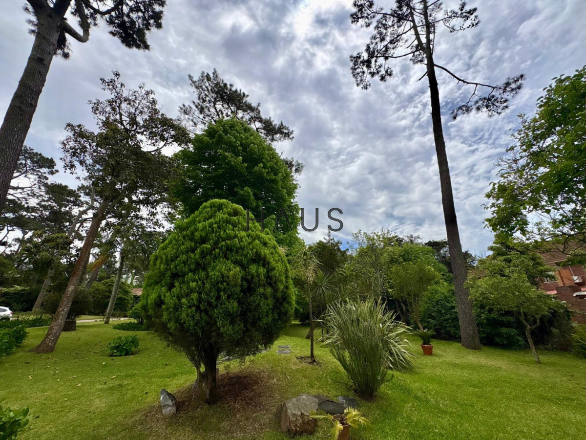 Casa ID.982 - Casa en Venta, 5 Dormitorios- Punta del Este - Playa Mansa