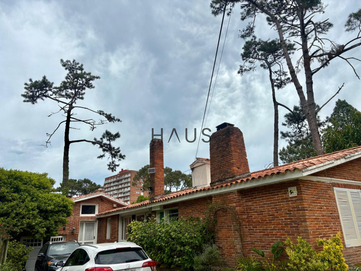 Casa ID.982 - Casa en Venta, 5 Dormitorios- Punta del Este - Playa Mansa