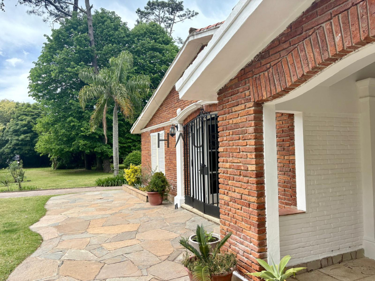 Casa ID.982 - Casa en Venta, 5 Dormitorios- Punta del Este - Playa Mansa