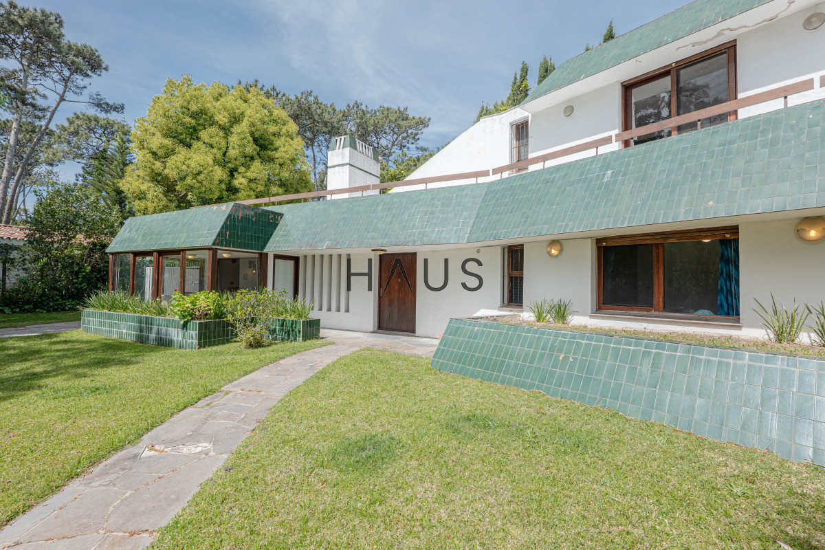 Casa ID.981 - Casa en Venta, 5 Dormitorios - Punta del Este -  Playa Mansa