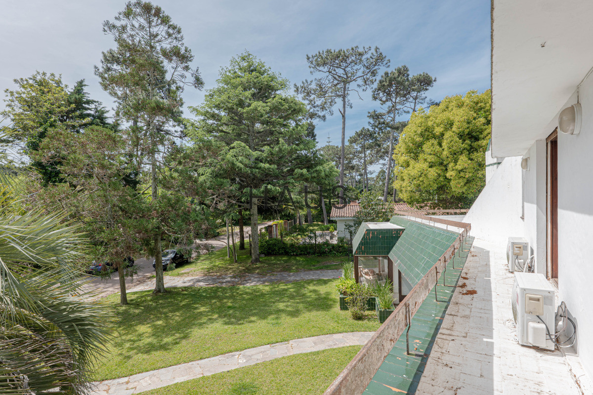 Casa ID.981 - Casa en Venta, 5 Dormitorios - Punta del Este -  Playa Mansa