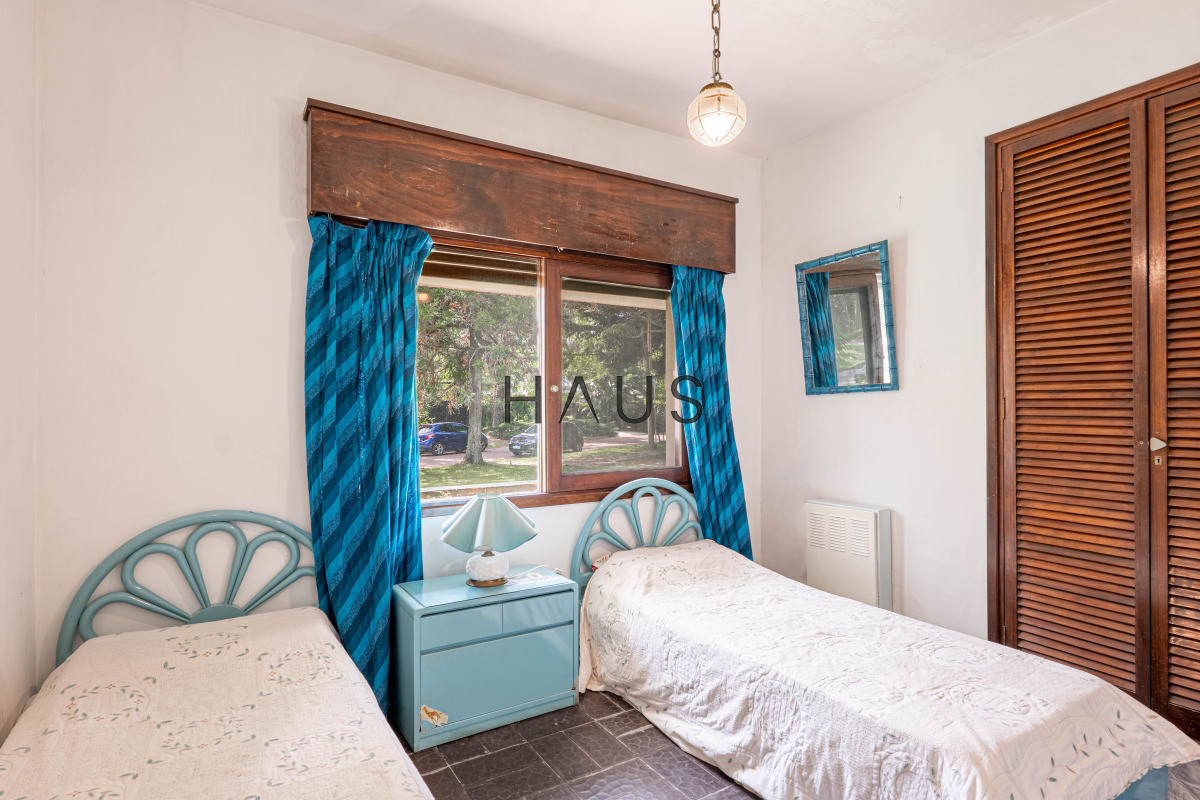 Casa ID.981 - Casa en Venta, 5 Dormitorios - Punta del Este -  Playa Mansa