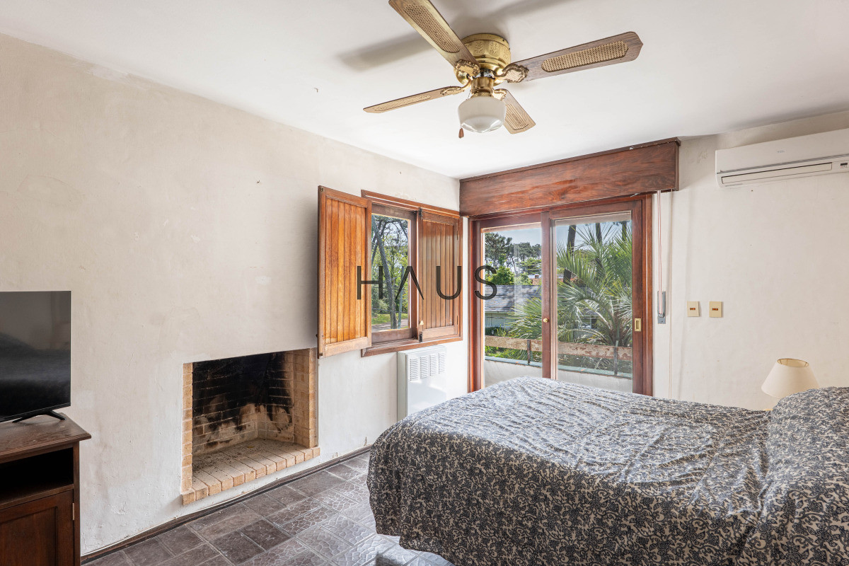 Casa ID.981 - Casa en Venta, 5 Dormitorios - Punta del Este -  Playa Mansa
