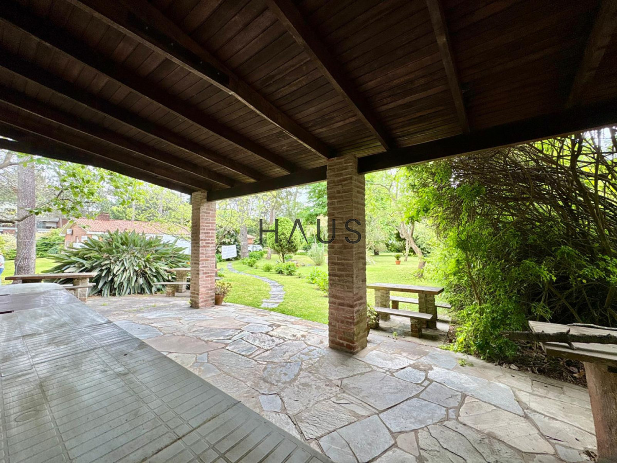 Casa ID.982 - Casa en Venta, 5 Dormitorios- Punta del Este - Playa Mansa