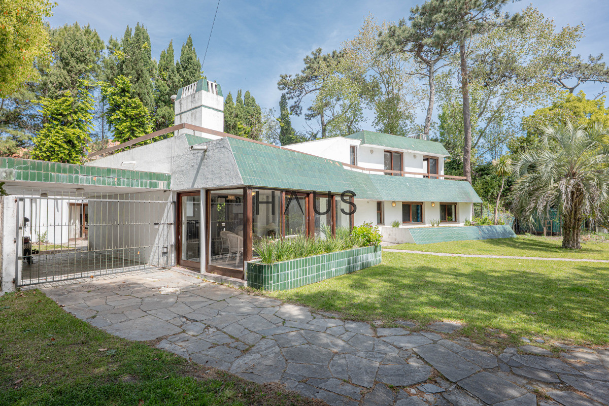 Casa ID.981 - Casa en Venta, 5 Dormitorios - Punta del Este -  Playa Mansa